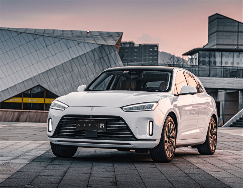 問界 M5 和比亞迪宋的對比
