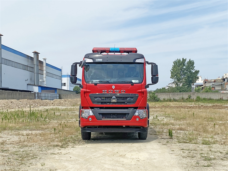 中等消防車：擁有高效的滅火能力
